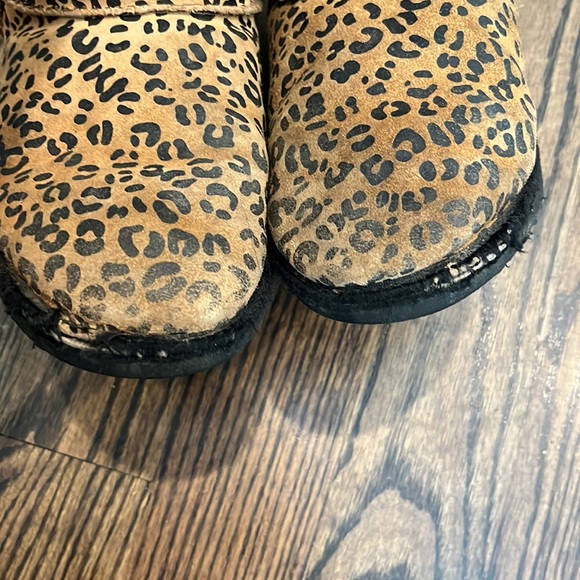 Ugg leopard cheetah bailey bow girls size 3 🐆🐆🐆 - Picture 8 of 8